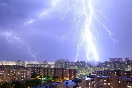 Canicule : trois départements en vigilance orange avant l'arrivée d'orages violents qui feront redescendre les températures
