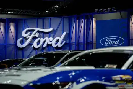 Pourquoi Ford réembauche les ingénieurs qu'elle avait licenciés au profit de l'IA : le fiasco leur coûtait des centaines de millions de dollars