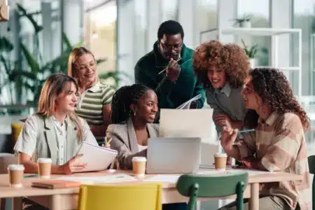 Mauvaise nouvelle pour les employeurs : 95 % des jeunes de la génération Z ne respectent ni horaires ni obligations, et les DRH ne savent plus quoi faire