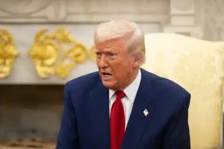 Iran-États-Unis : Trump menace de frapper les centrales électriques et réimpose le blocus naval