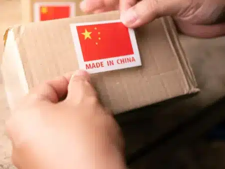 C'est un échec : la taxe européenne sur les petits colis venus de Chine fait baisser les importations