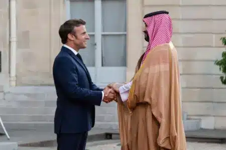 « Du jamais-vu depuis Disneyland Paris » : ce que préparent Mohammed ben Salmane et Emmanuel Macron dépasse tout ce qu'on imaginait