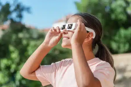 Eclipse : cette région a concentré plus de la moitié des brûlures rétiniennes en France, les ophtalmologues n'ont compris que trop tard pourquoi