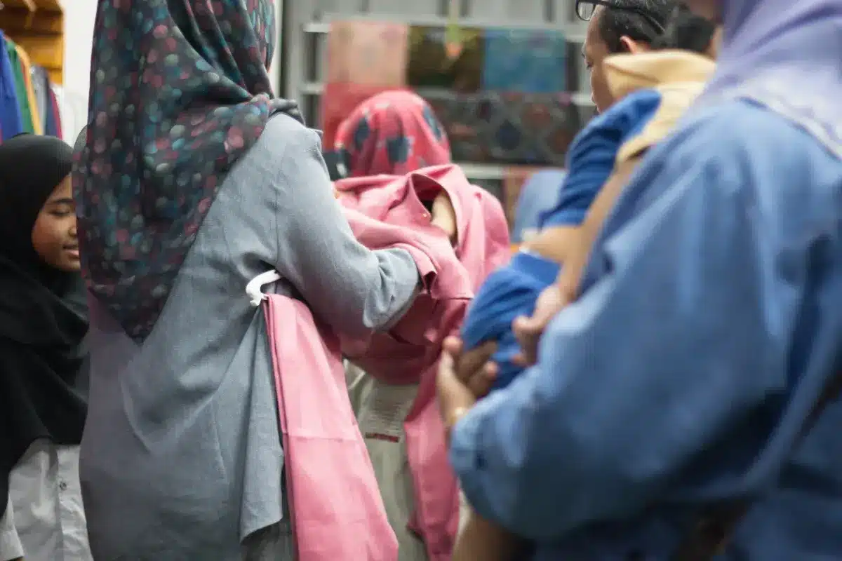 « Elles auront une amende » : Marine Le Pen confirme que les femmes voilées seront sanctionnées dans la rue, et 70% des Françaises approuvent l'idée