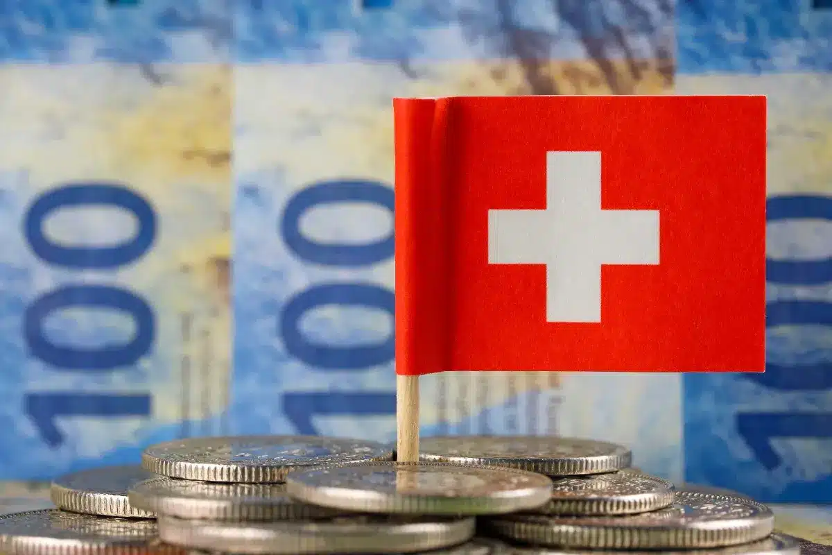 La Suisse recrute 85 000 travailleurs sans diplôme à 6 500€ par mois : beaucoup de Français ne réalisent pas qu'ils sont éligibles