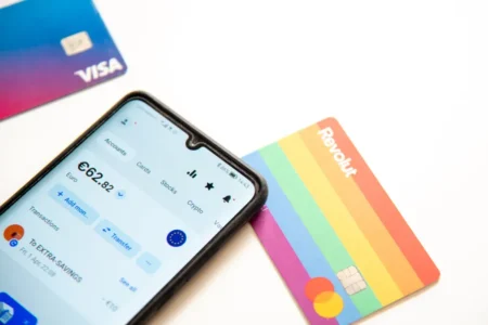 Le fondateur de Revolut veut devenir l'homme le plus riche du Royaume-Uni : il copie la stratégie salariale d'Elon Musk, et ça fonctionne