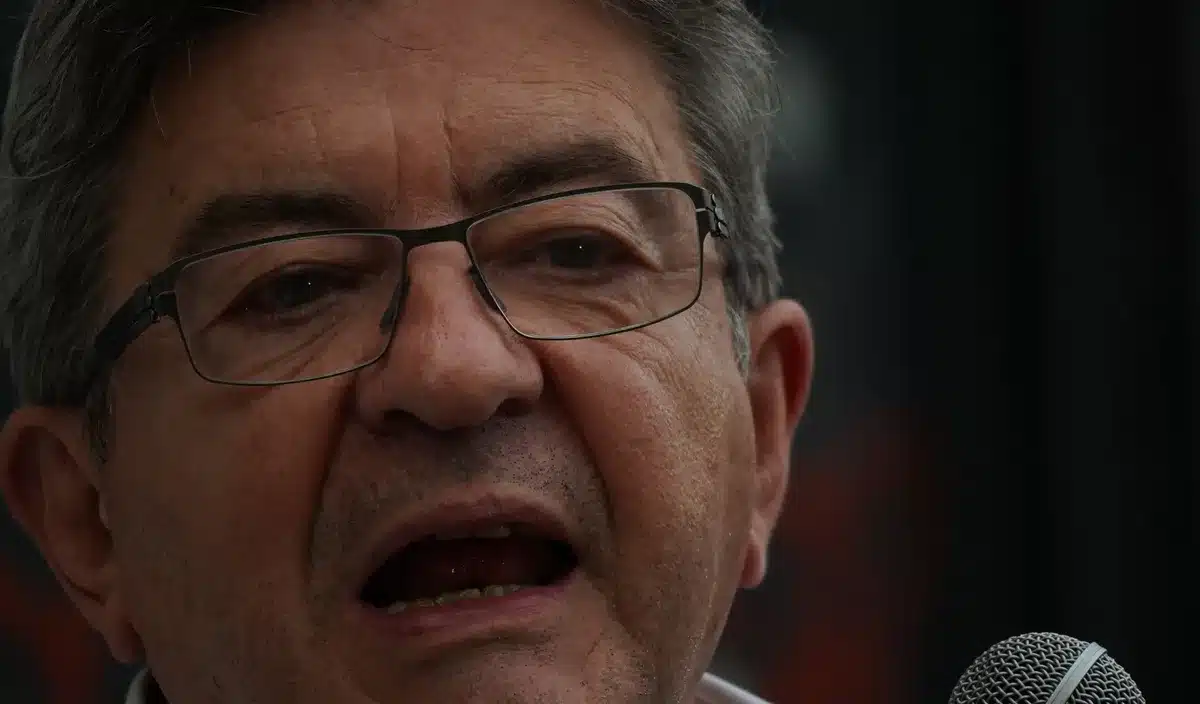 Mélenchon affirme que 2027 est « possible » : pourquoi il parie sur un monde qu'il décrit comme « en train de prendre fin »
