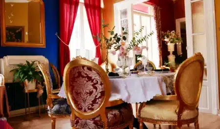 « Je l'ai achetée pour meubler ma cuisine » : sa table Emmaüs à 30 € s'avère être un trésor national Louis XVI disparu depuis 1951