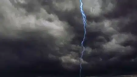 Orages de jeudi : la liste confirmée des départements où les éclairs pourraient frapper le plus fort