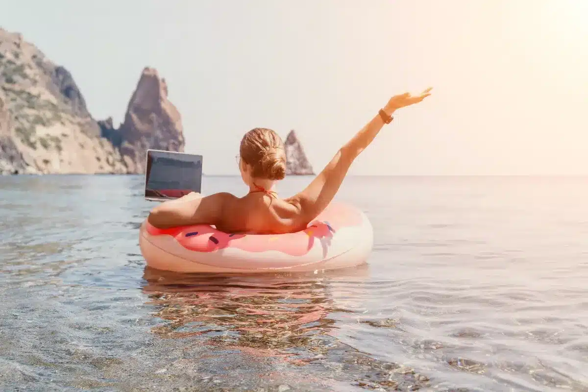 Ponts et jours fériés 2027 : en posant seulement 25 jours de congés, vous pouvez décrocher 57 jours de vacances, voici le calendrier exact