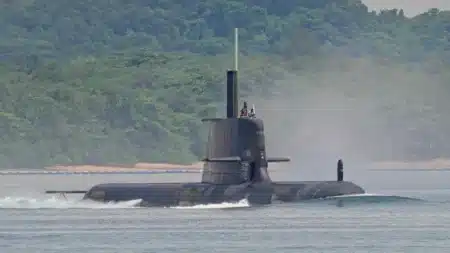 Quand un sous-marin diesel australien de 850 millions de dollars a réussi à « couler » un porte-avions nucléaire américain de 5,5 milliards de dollars en évitant ses défenses
