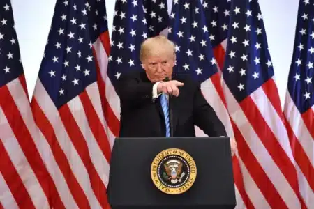 Trump publie une carte où le Mexique, le Canada et les Antilles françaises font partie des États-Unis : les réactions ne se font pas fait attendre