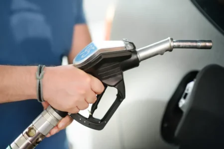 Une protestation inédite contre la montée des tarifs des carburants soutenue par les politiciens