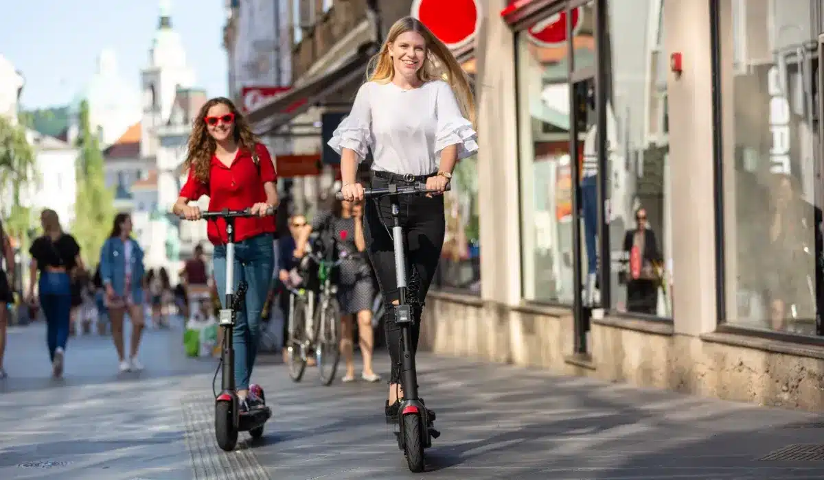 Vélos et trottinettes électriques : voici les règles de circulation à connaître pour la rentrée