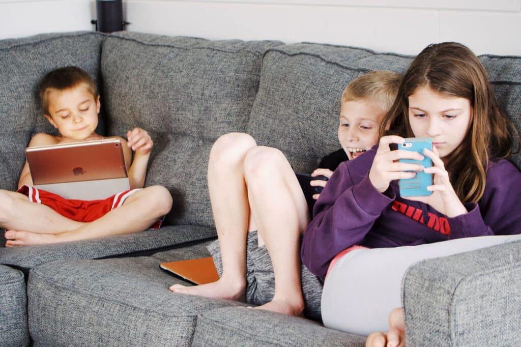 Jeunes Réseaux Sociaux