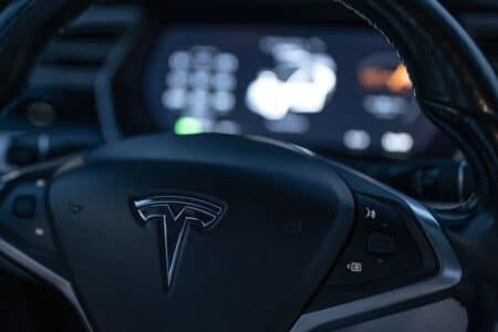 tesla-fsd-en-france-deux-obstacles-leves-en-six-semaines
