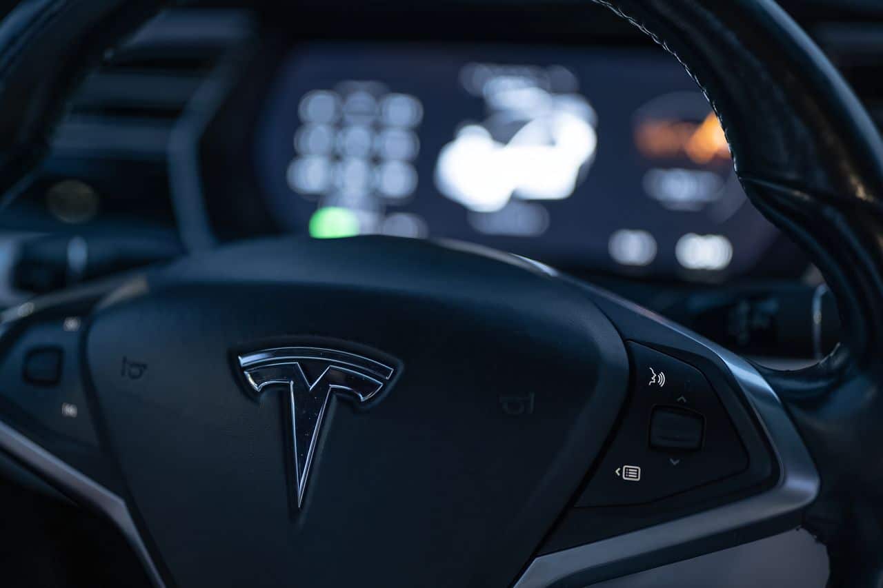 tesla-fsd-en-france-deux-obstacles-leves-en-six-semaines