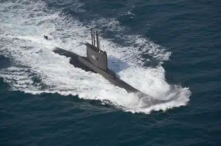 2 000 militaires, 8 navires et 19 aéronefs : des commandos britanniques débarquent d'un sous-marin allemand pendant le plus important exercice depuis 15 ans