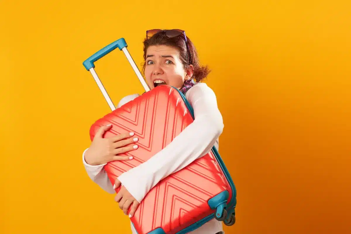 Elle met du ruban adhésif sur les roulettes de sa valise avant chaque vol : à l'arrivée, les bagagistes n'en reviennent pas
