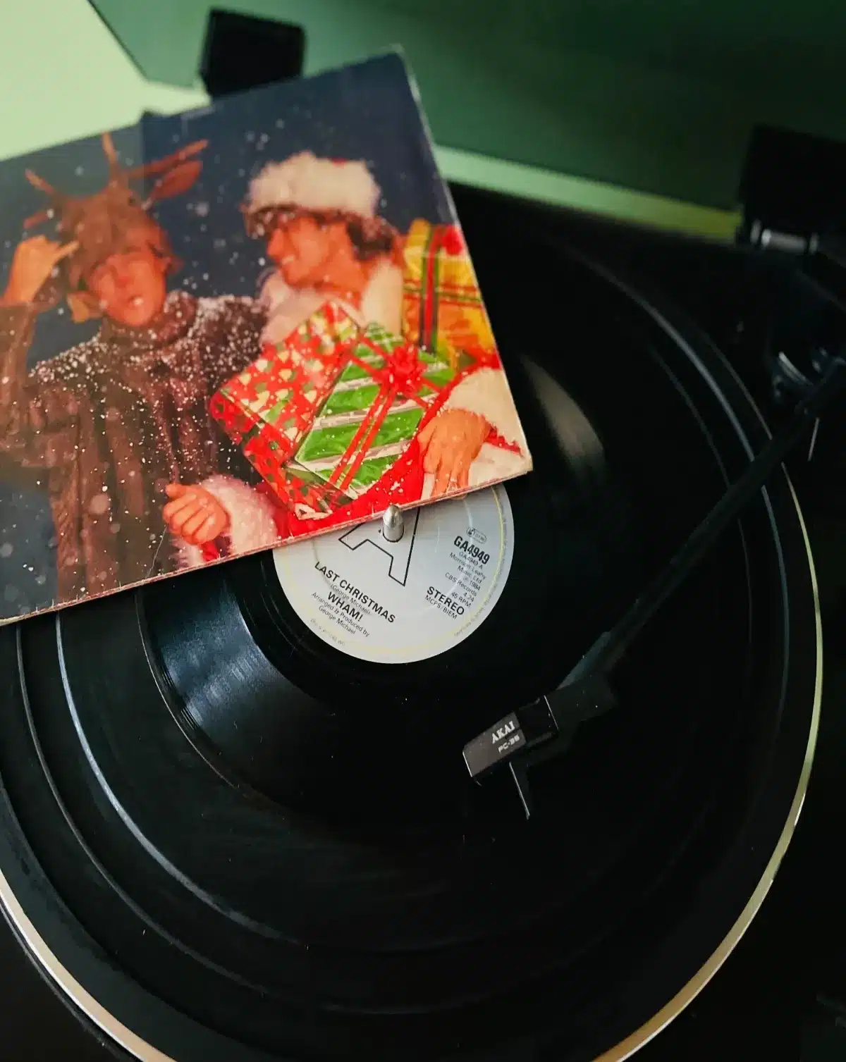 En 1984, George Michael publiait Last Christmas avec Wham ! 40 ans plus tard, les droits d'auteur ont permis à son fonds de distribuer plus de 20 subventions pour soutenir les jeunes en difficulté, sans-abri et confrontés à des problèmes de santé mentale