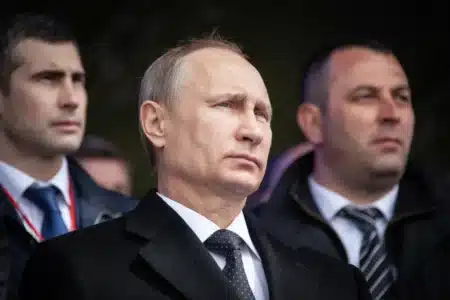 « Il craint le bouton bien plus que vous » : un ex-Premier ministre russe expose la vraie peur de Poutine face au nucléaire