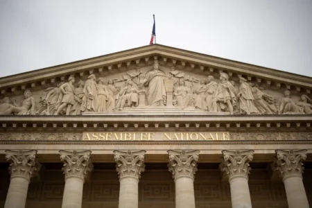La CSG progressive devait augmenter le salaire de 21 millions de travailleurs : le PS découvre que sa mesure phare ne passera pas la commission