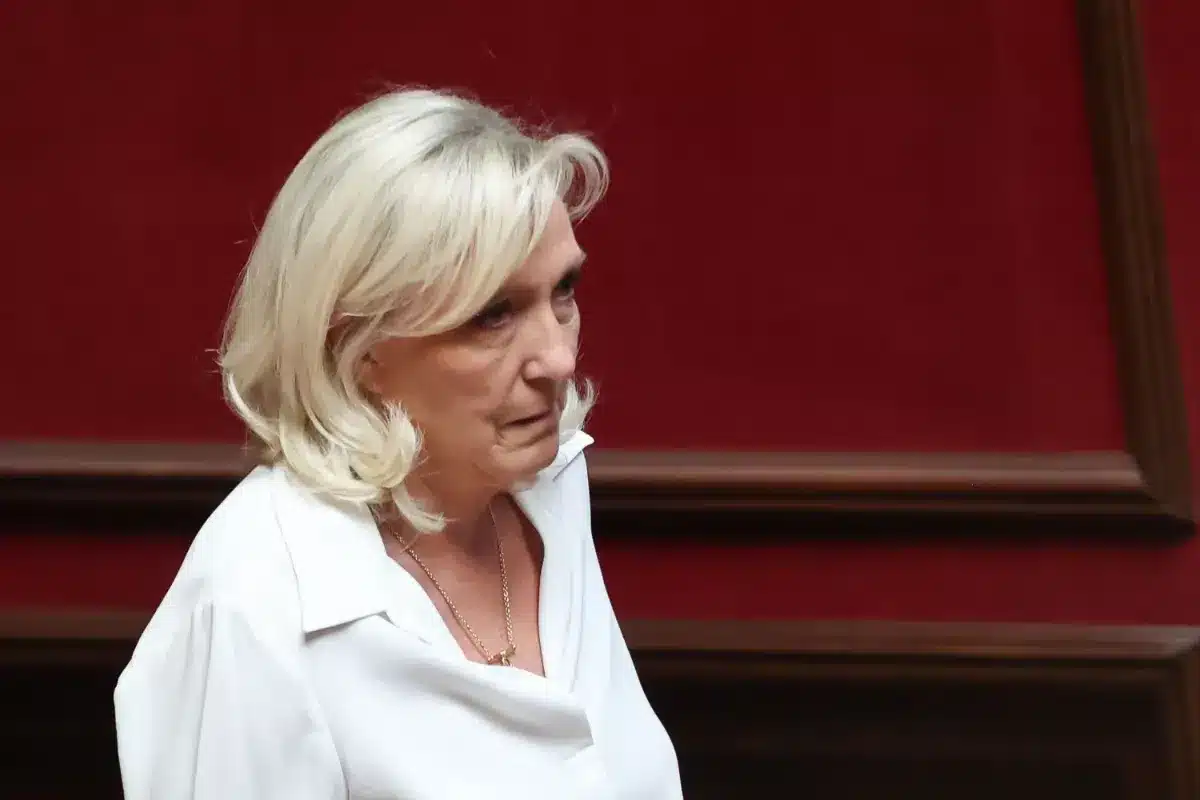 Marine Le Pen recalée par toutes les banques veut changer la loi pour emprunter aux Français : « je n'ai plus le choix »