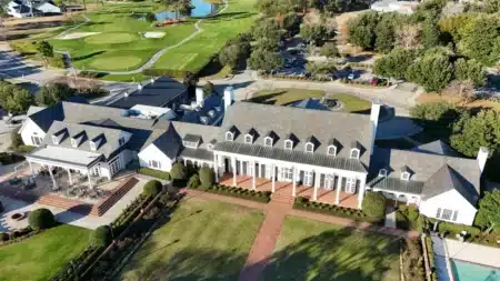 Mike Tyson a acquis une maison de 4740 mètres carrés pour 3 millions de dollars, dont la valeur a triplé 30 ans plus tard