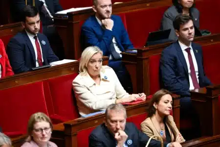 Taxe de 1 000 € annuels par salarié étranger : la proposition choc de Marine Le Pen